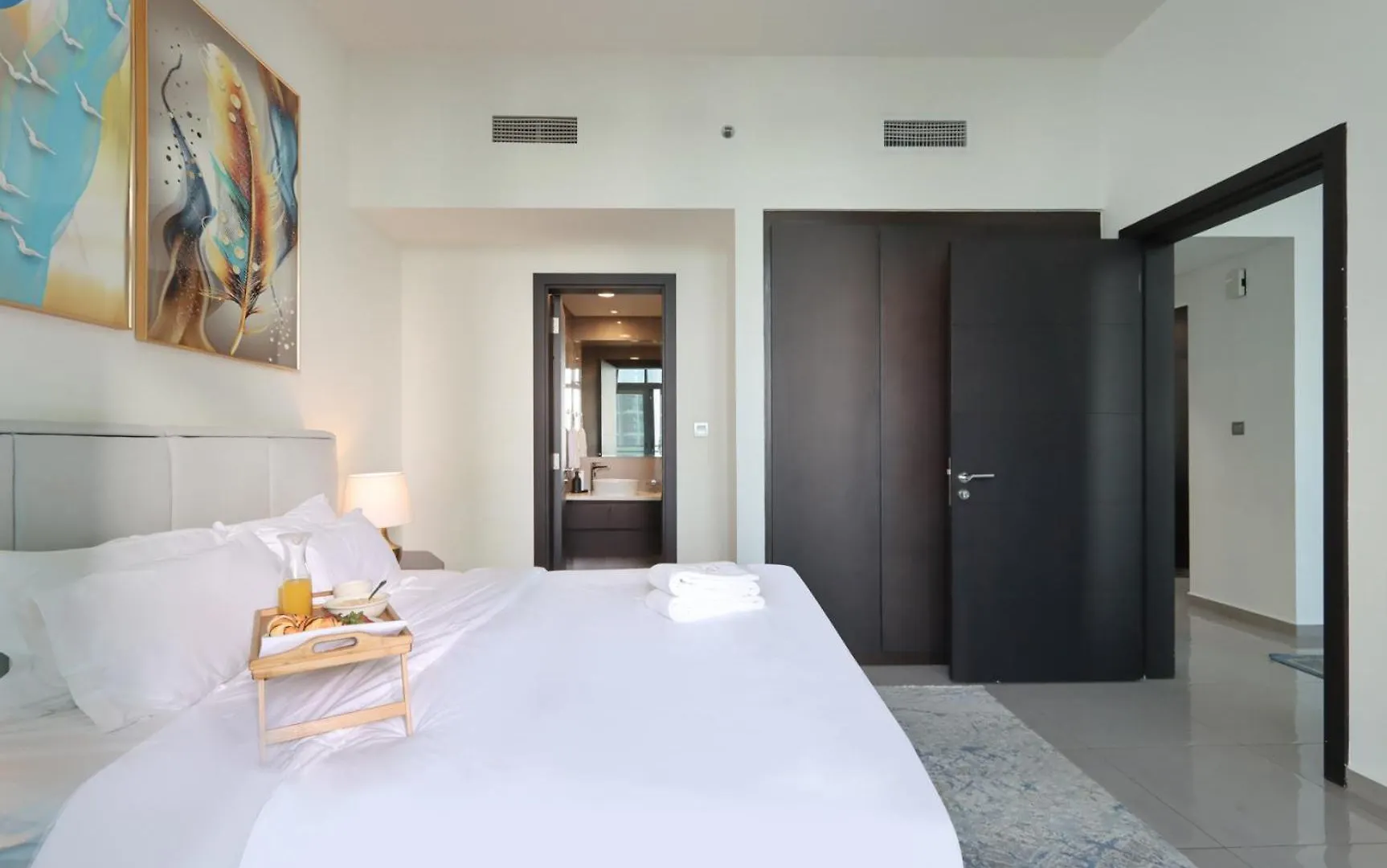 Livbnb Suites - Bright 1 Bedroom Suite In Merano Tower Dubai United Arab Emirates
