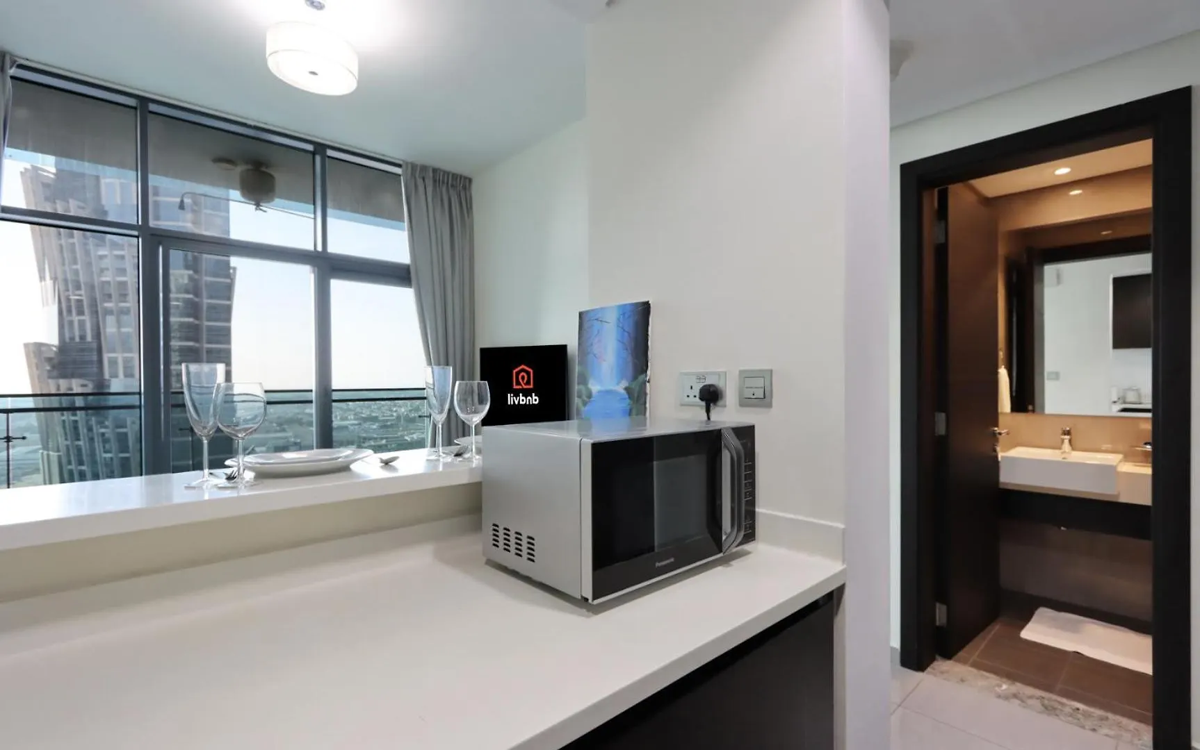 Livbnb Suites - Bright 1 Bedroom Suite In Merano Tower Dubai