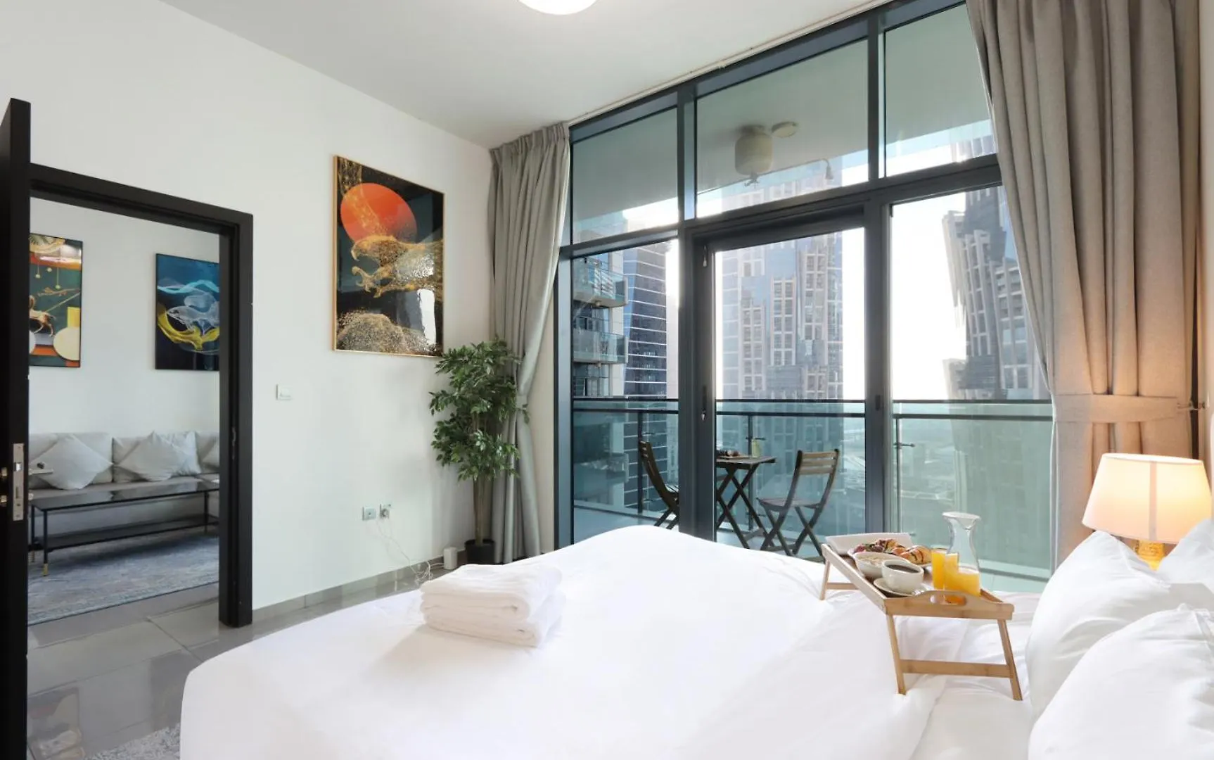 Livbnb Suites - Bright 1 Bedroom Suite In Merano Tower Dubai Apartment