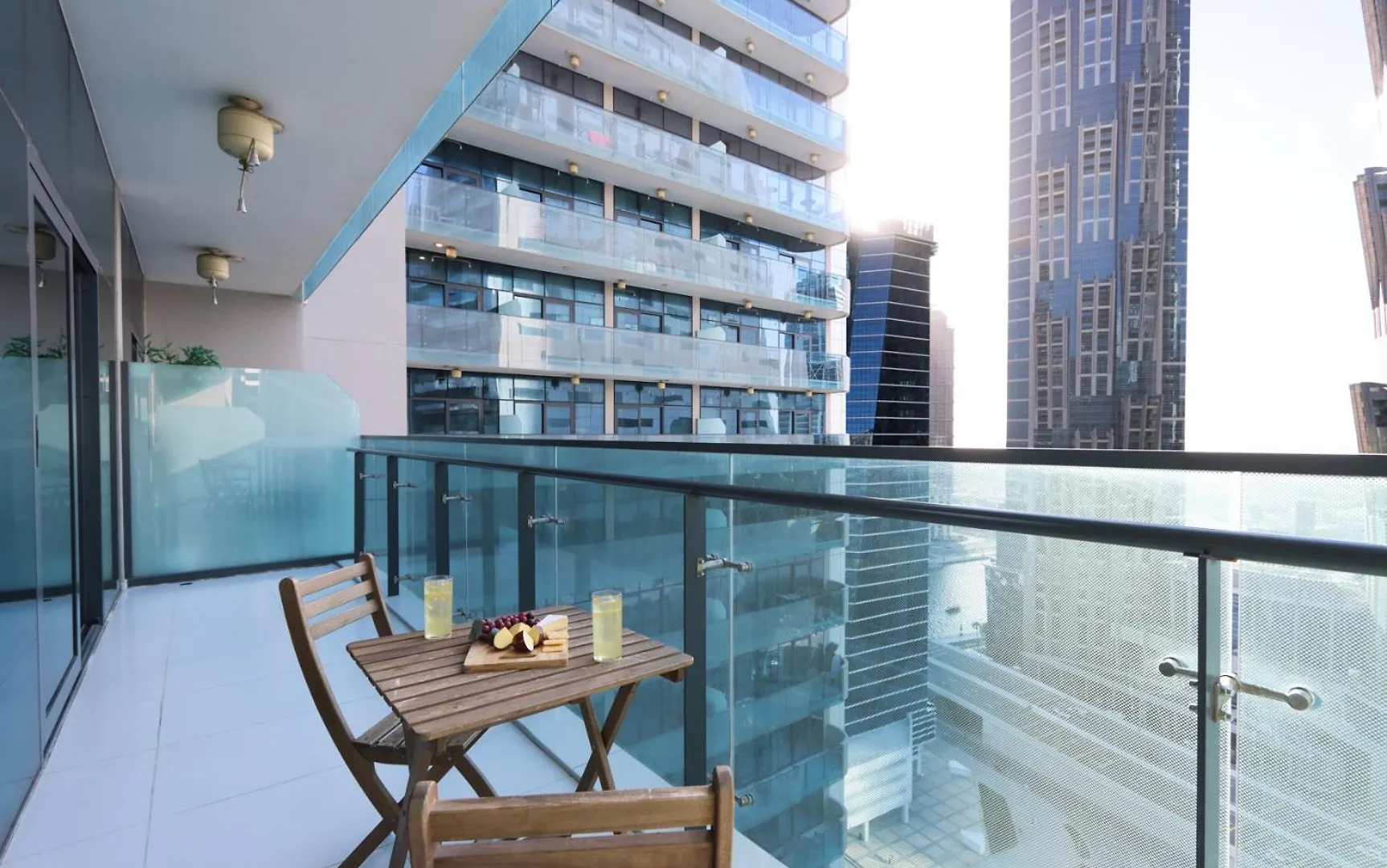 Livbnb Suites - Bright 1 Bedroom Suite In Merano Tower Dubai 0*,