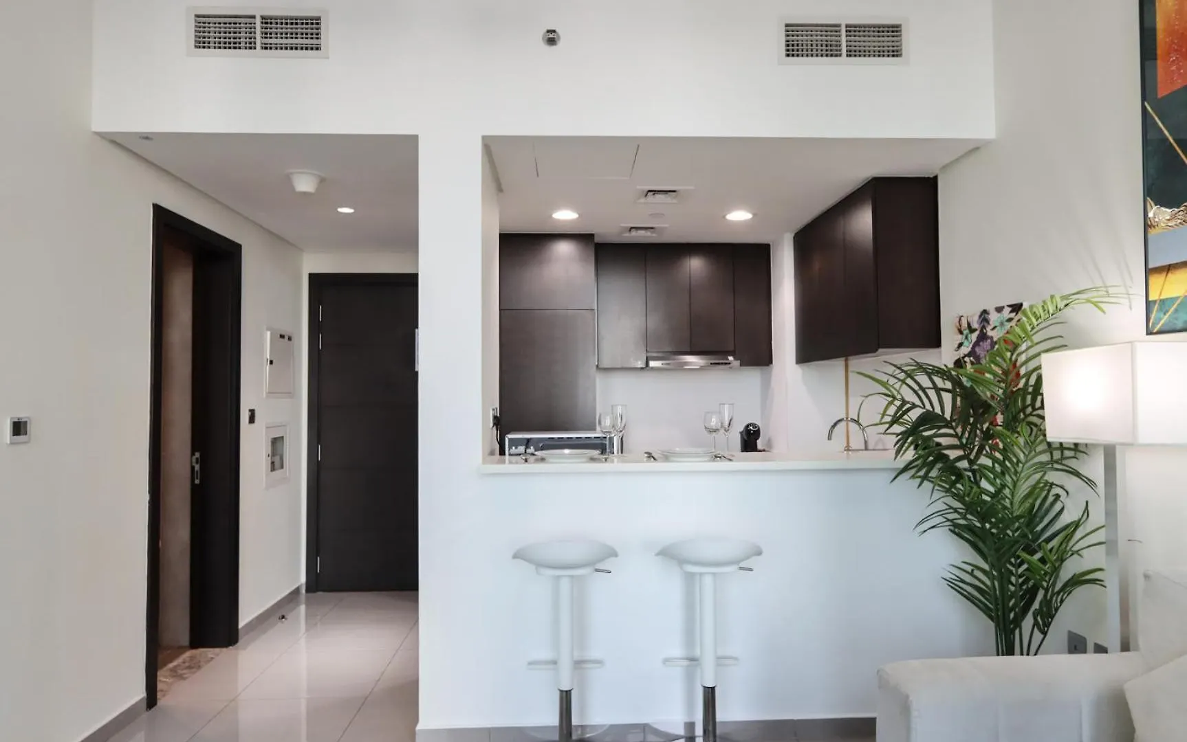 Livbnb Suites - Bright 1 Bedroom Suite In Merano Tower Dubai Apartment